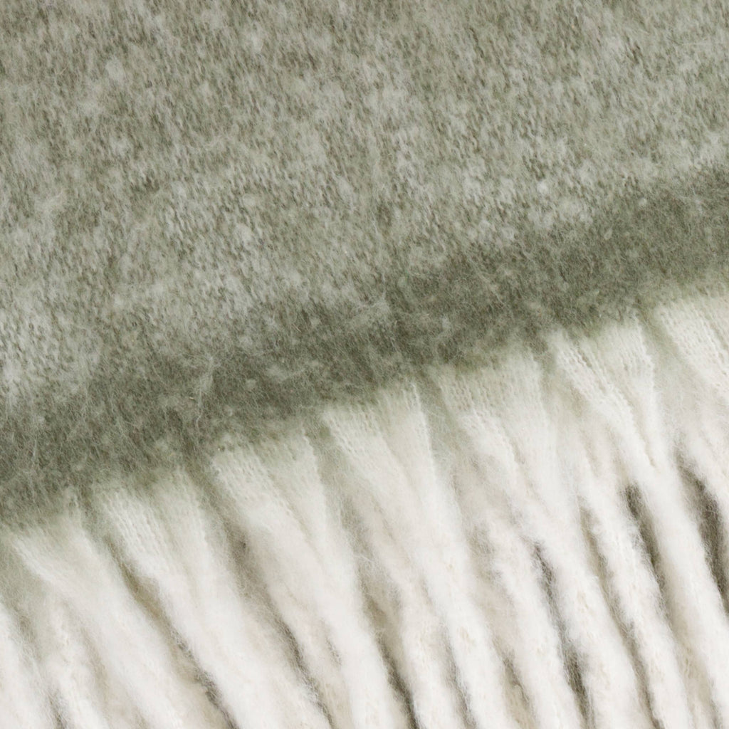 Decortieliving - Cozy Woven Throw 140x180cm | Soft Green with Tassels