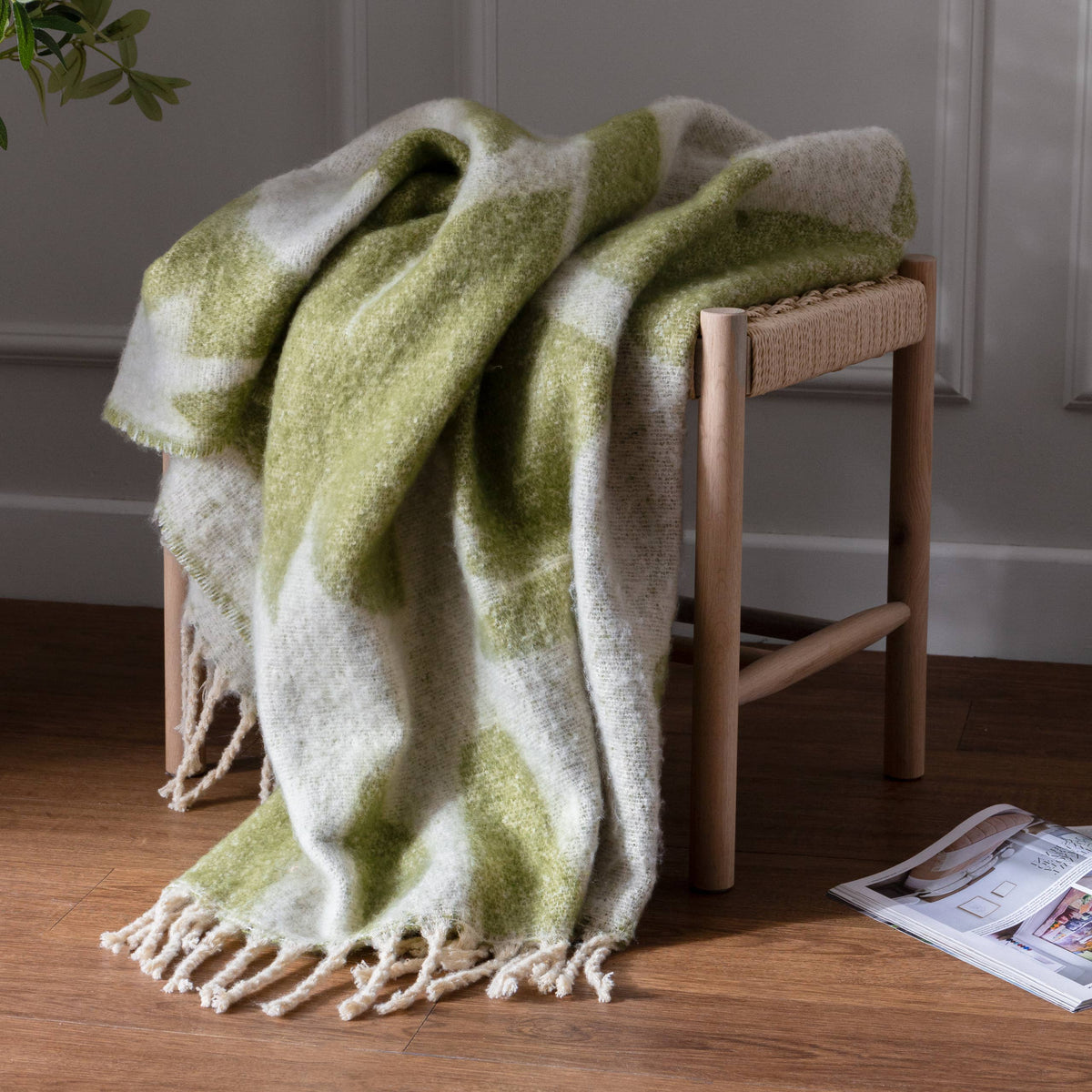 Decortieliving - Meta Faux Mohair Throw 130x180cm | Abstract Jacquard, Natural or Olive